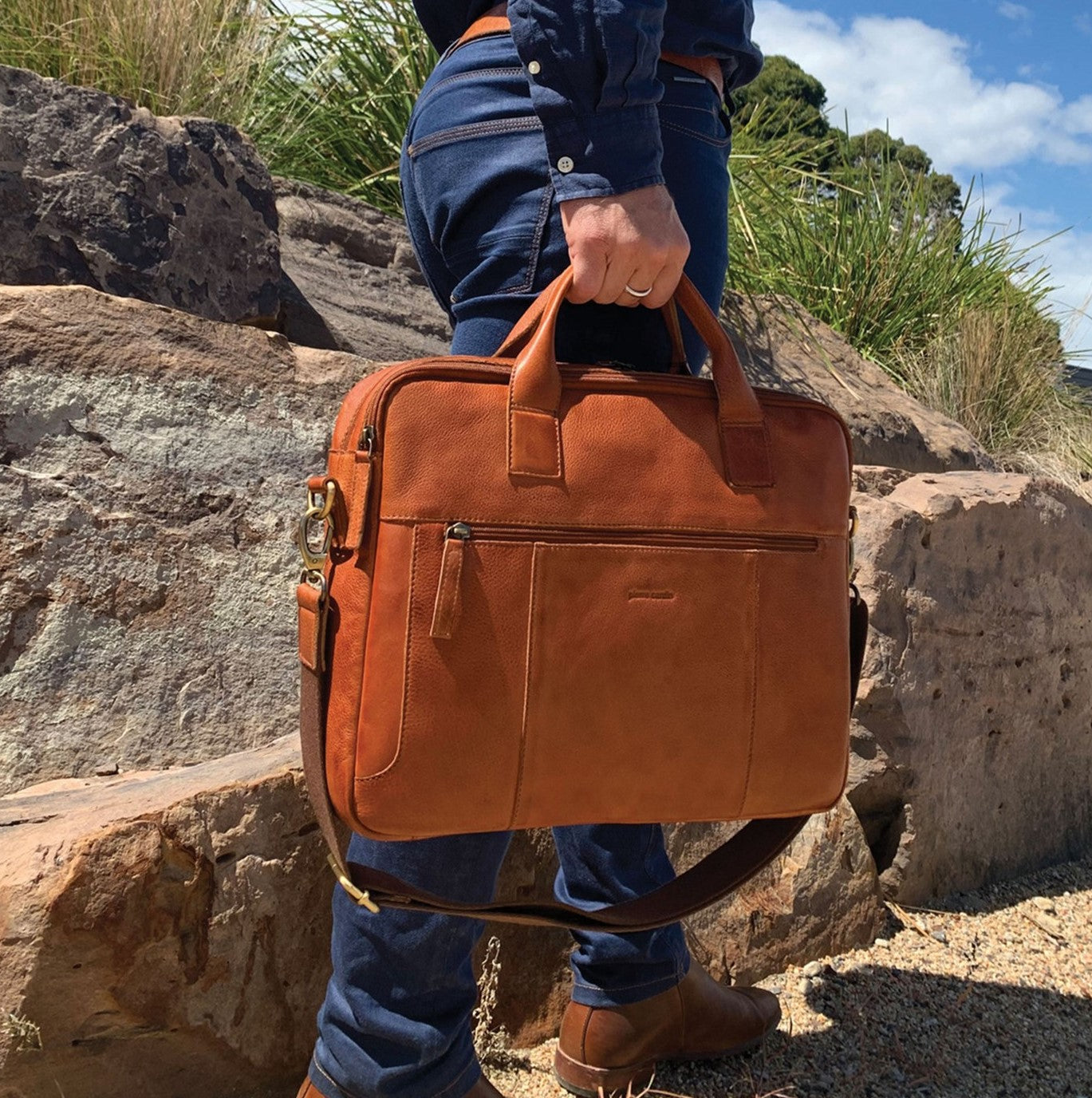 Pierre Cardin PC2807 Rustic Leather Computer Bag/Cognac