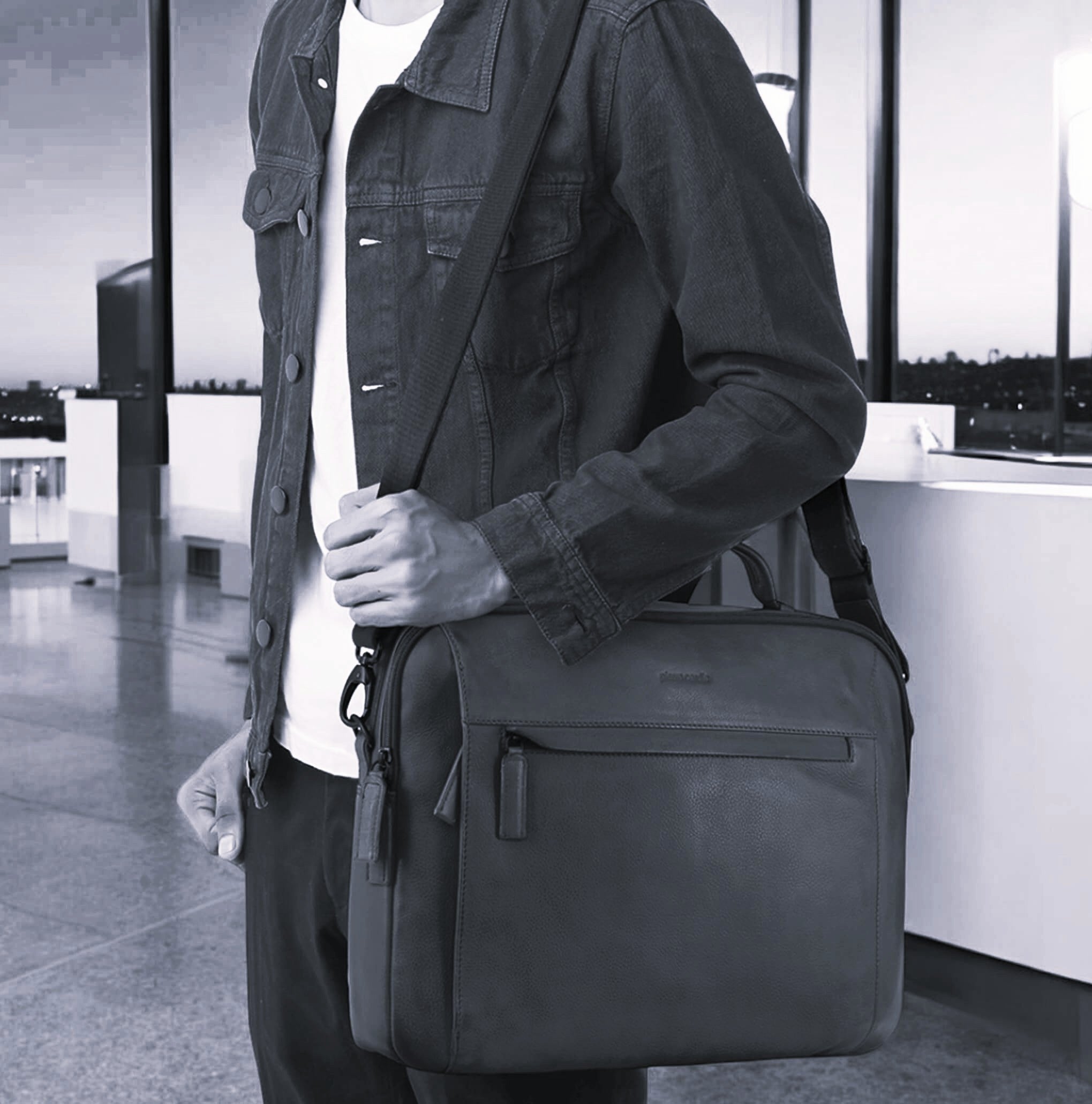 Pierre Cardin PC3876 Mens Italian Leather Computer-Business Bag/Black