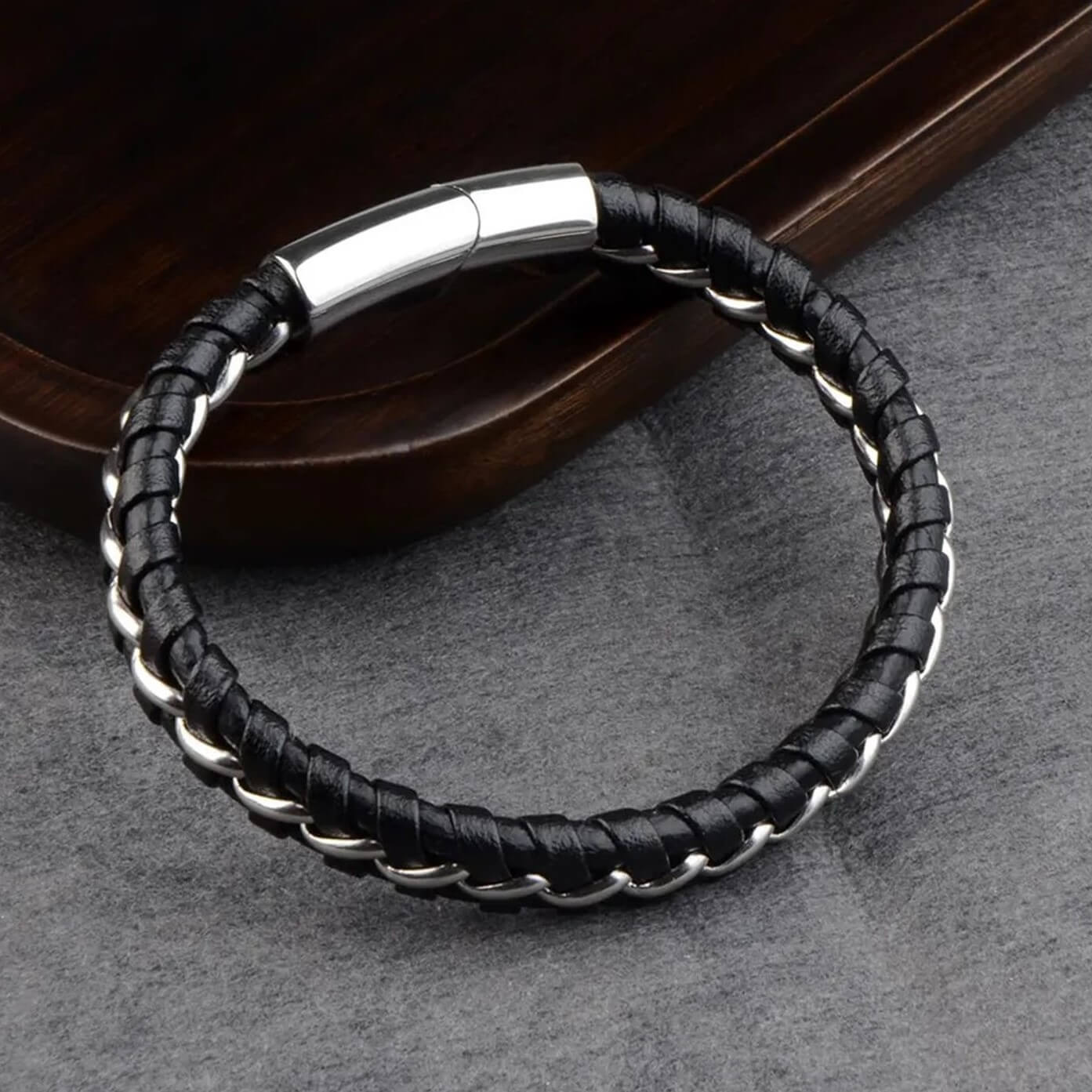 Mens Contra Leather Bracelet