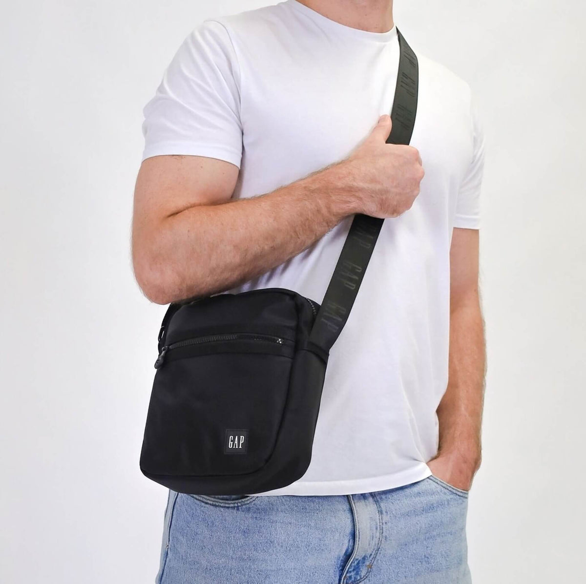 GAP 37 Mens Nylon Crossbody Classic Bag in Black